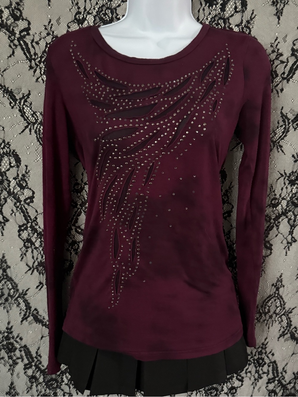 Ariat burgundy long sleeve top with rhinestone wing design xs